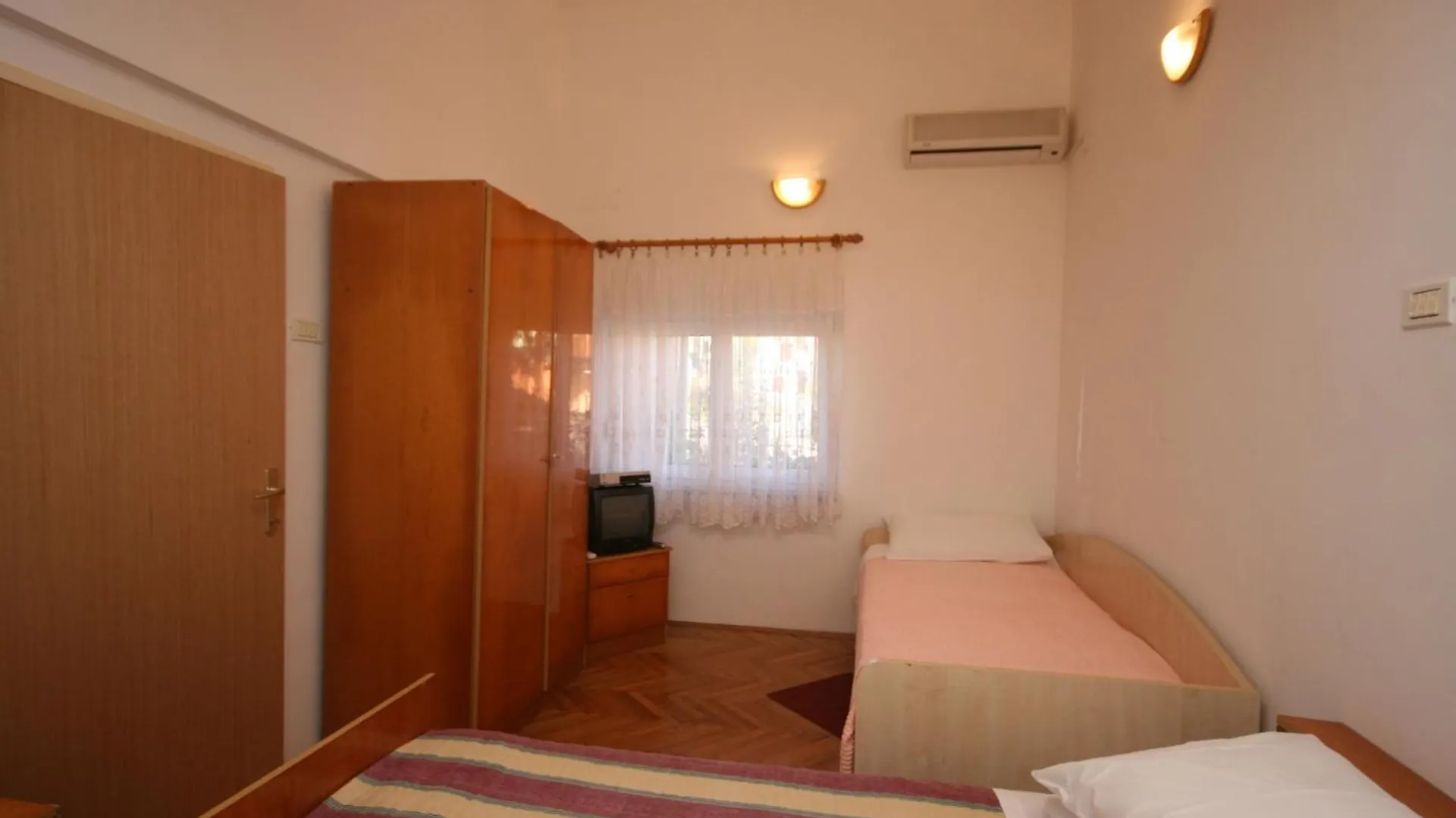 Apartments With Wifi Pula - 6987 0*,  Croatia